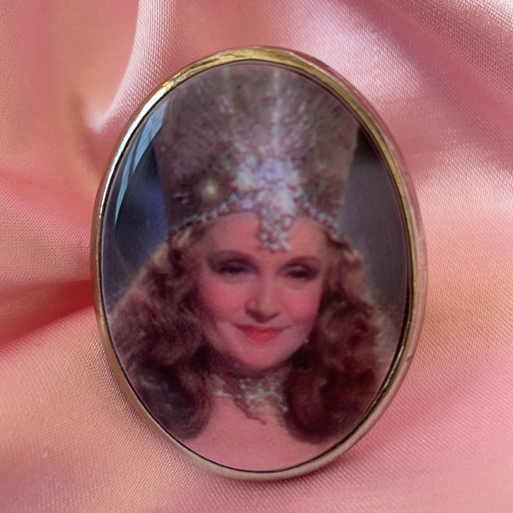 Vintage Tarina Tarantino wizard of Oz Glinda the good witch cameo ring